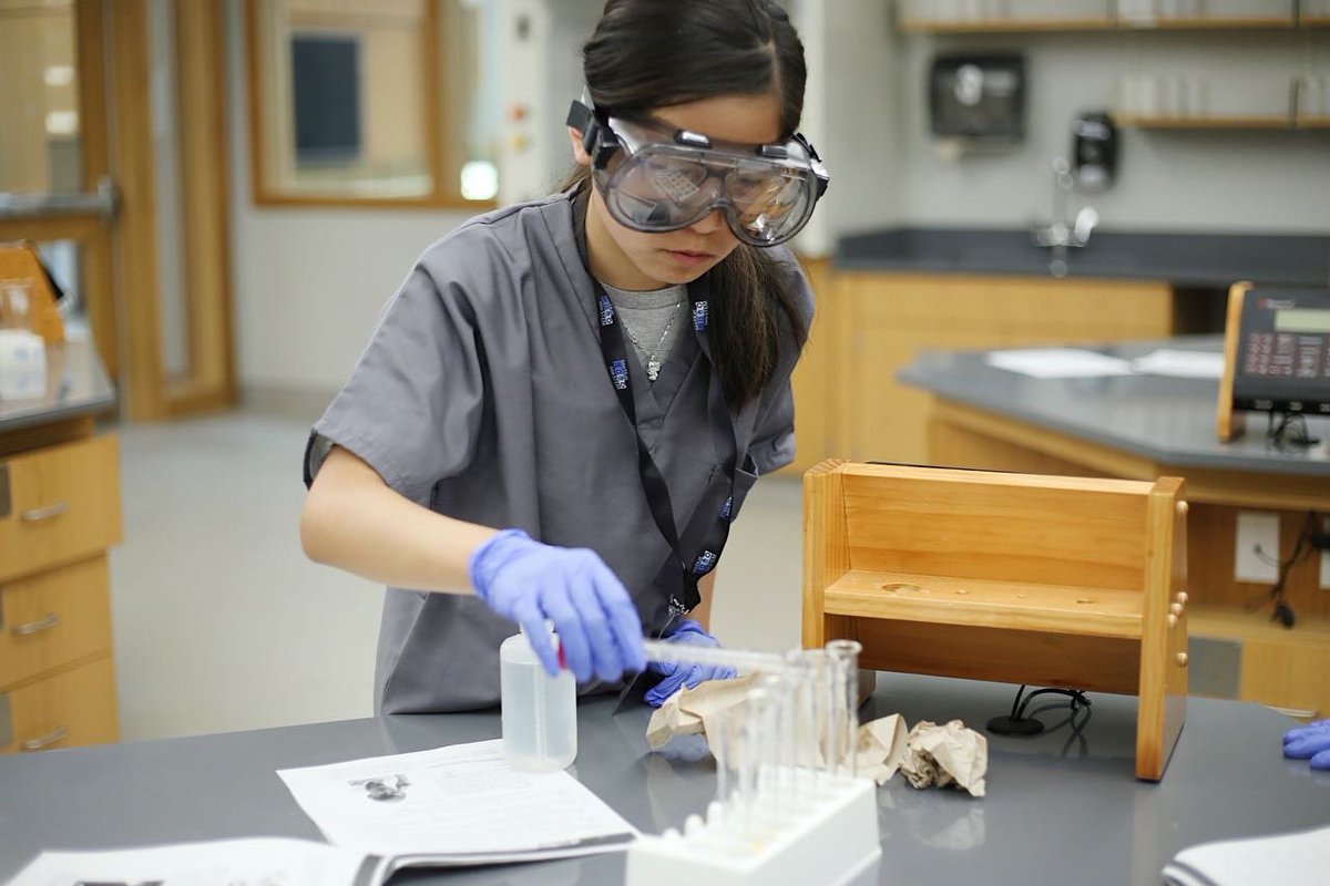 Happy Monday! This morning, the ChemCampers used chemistry to solve a murder mystery! 🕵️🧪 #seebluestemcamp #seeblue #seeblueseestem