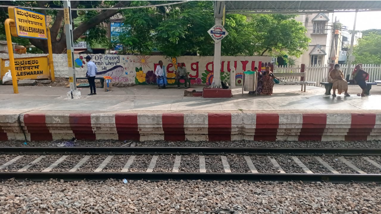 SWRRLY's tweet photo. Catch a glimpse of beautifully painted walls of  #Malleswaram Railway station by students of St. Claret College, Bengaluru.
PC: Shri Ajay Singh https://t.co/5sizMc13Yv