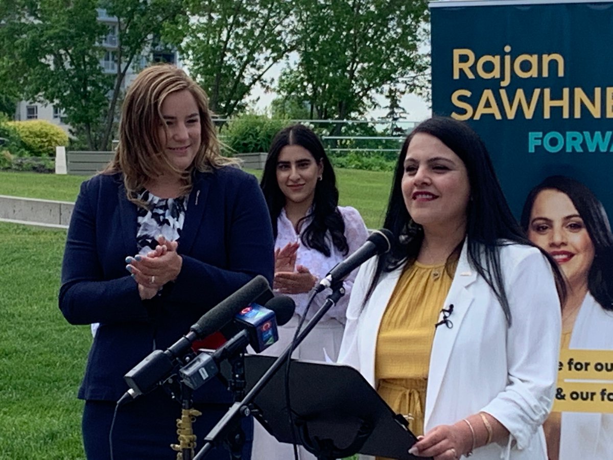 paigeeparsons's tweet photo. Rajan Sawhney announcing her bid for UCP leadership this morning outside the legislature. MLA Angela Pitt to chair the campaign. Sawhney says a key campaign promise is an independent inquiry into the province’s Covid-19 response. https://t.co/fDoU5OUqVQ