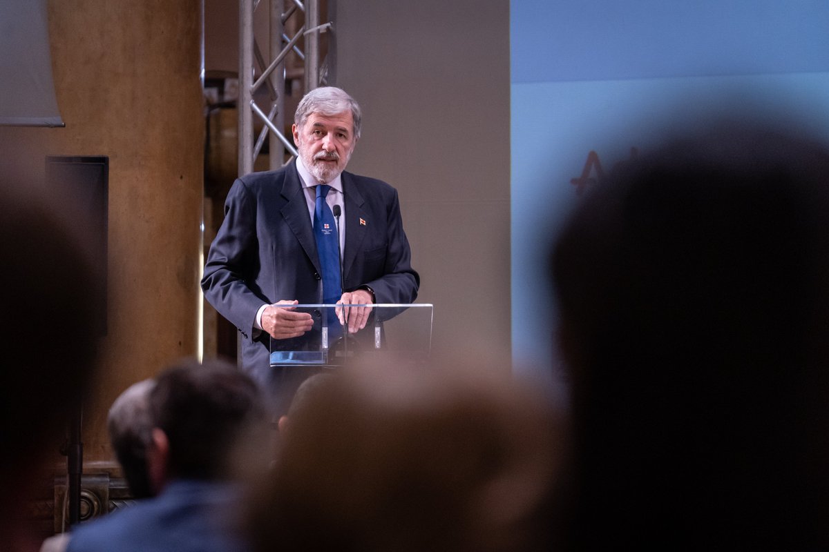 Assagenti's tweet photo. 𝗔𝘀𝘀𝗲𝗺𝗯𝗹𝗲𝗮 𝗣𝘂𝗯𝗯𝗹𝗶𝗰𝗮 𝟮𝟬𝟮𝟮

🎯 Quali i sogni e gli obiettivi realizzabili per il futuro del porto di #Genova?

Riguarda qui la registrazione integrale dell’evento: https://t.co/Q8EXe3pxa7 https://t.co/foQnJrcoPf