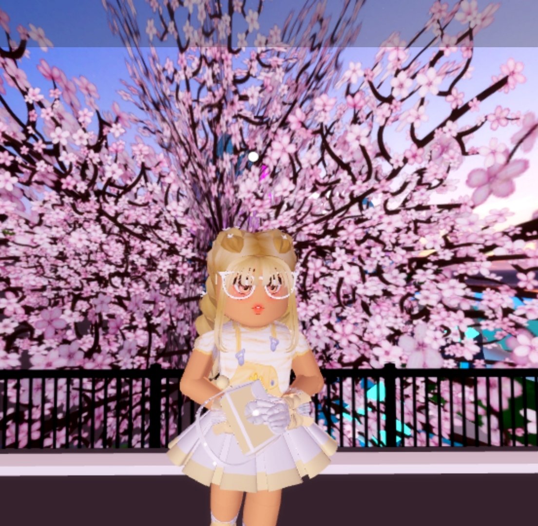 sara_sgaming's tweet photo. Casual outfit for today. #dress #fashion #royalehigh #Roblox https://t.co/AqaMUyC1mm