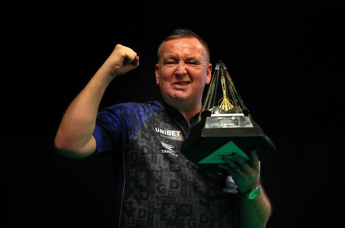 DaniPrice74's tweet photo. Until tonight there were only three man who topped the league and became the PDC Premier League Champion in the same year 🎯
This man is one of them ☝🏻😁 https://t.co/DJqogeTjuZ
