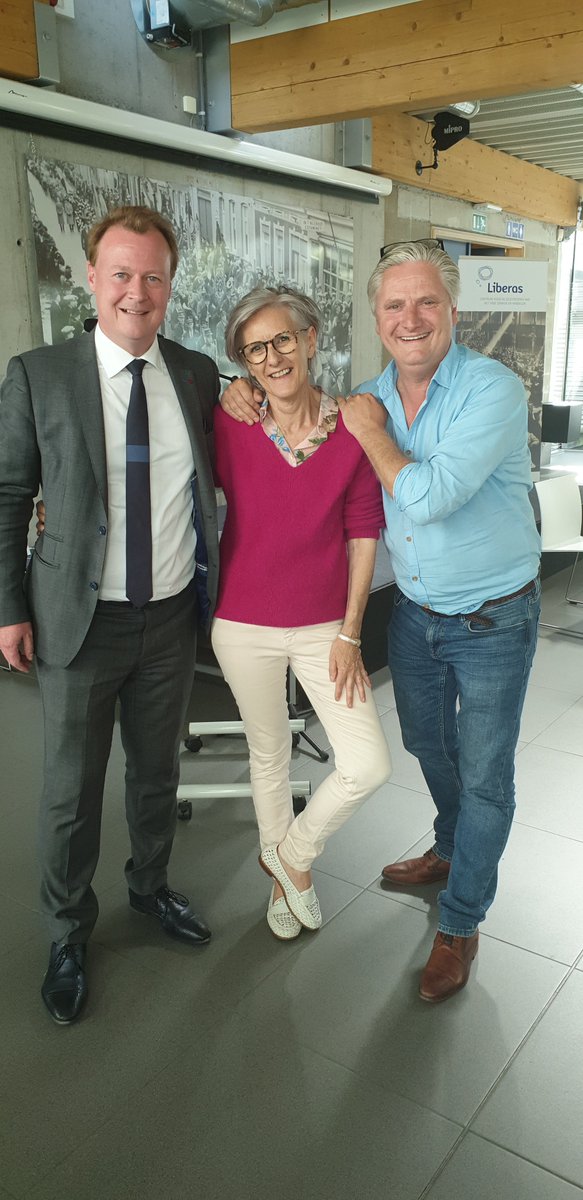 Op bezoek bij onze geliefde liberale #senioren met boeiende uiteenzetting door collega #ChristophePeeters over digitalisering van onze maatschappij <a href="/OpenVldGent/">Open Vld Gent</a> 💙