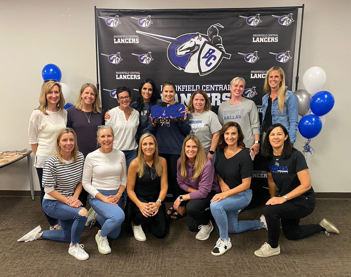 AprilHeyden's tweet image. Senior send off was a success! Congratulations class of 2022🎉