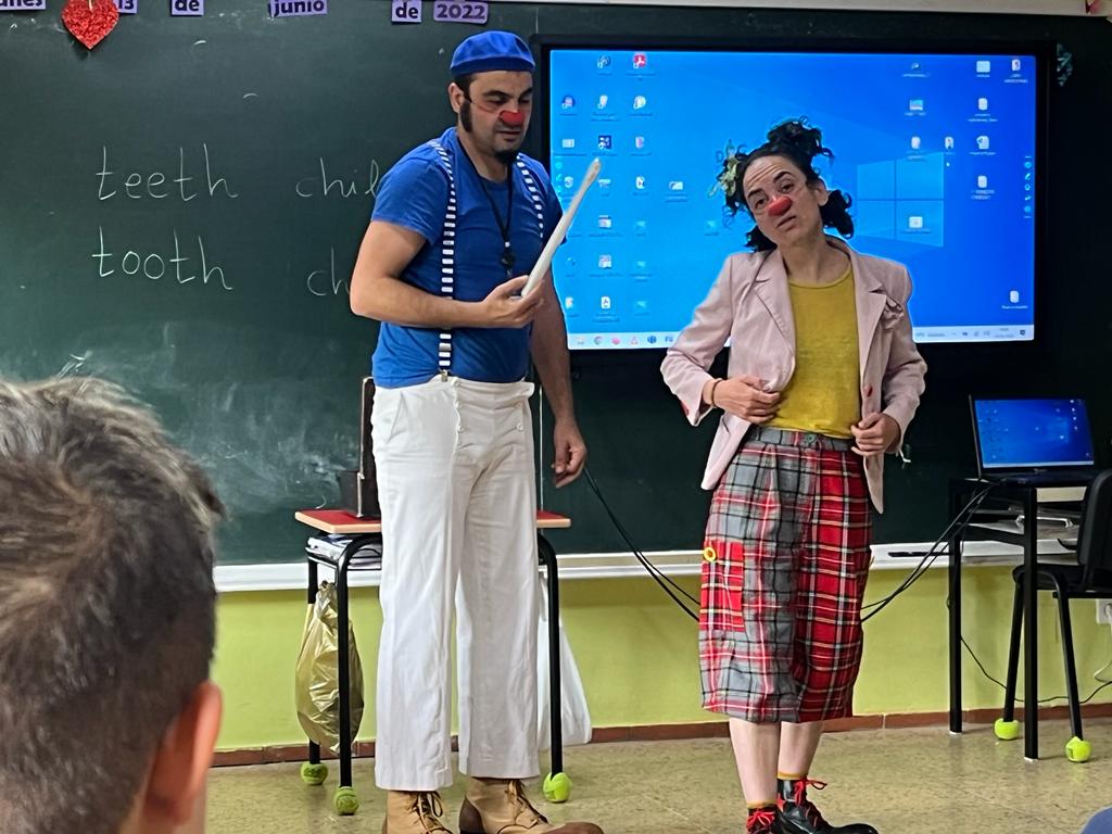Hoy hemos estado con nuestro proyecto "Vamos al hospital" en el Colegio Público Marcelo Gago. Gracias a Roxana por pensar en nosotros y acompañarnos.
#clowntigo #payasosdehospital #vamosalhospital