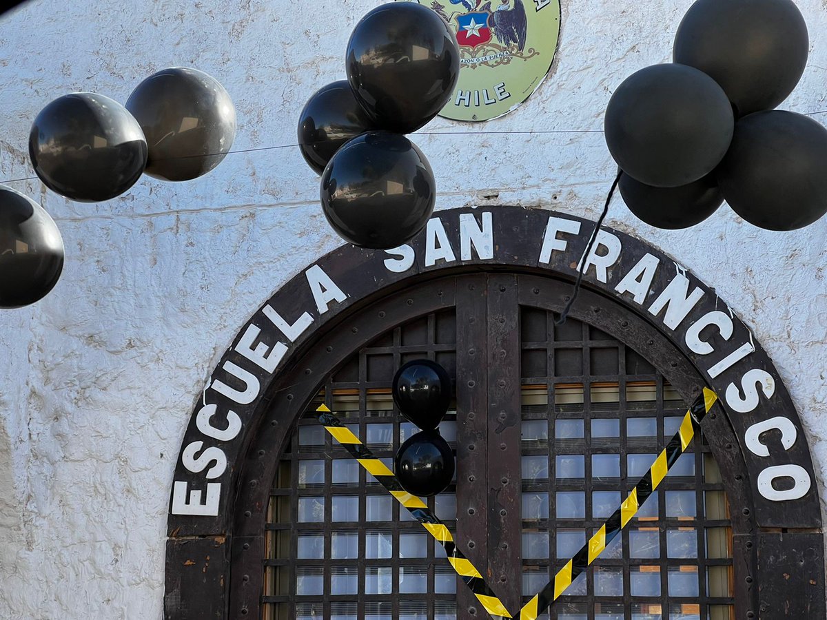 📍Chiuchiu
Más de una década solicitando construcción de nuevo establecimiento educativo para Chiu-Chiu, niños y niñas estudiando en condiciones indignas ¿Hasta cuándo seguiremos siendo el patio trasero de Calama?Hoy,nuevamente apoderados se toman la escuela G-52 de Chiu-Chiu.