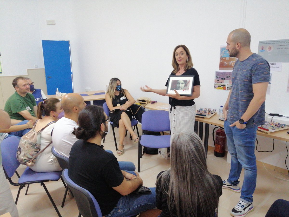 cprdemerida's tweet photo. Continúan las experiencias en pequeños grupos en #JBPCPRMerida22 del @cprdemerida @InnovacionForm @UpeBadajoz 🎉🎉😱 https://t.co/inIhrbZJ5t