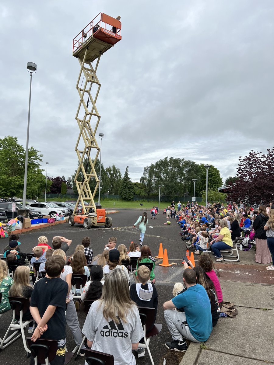 Lebanon Community School District tweet media