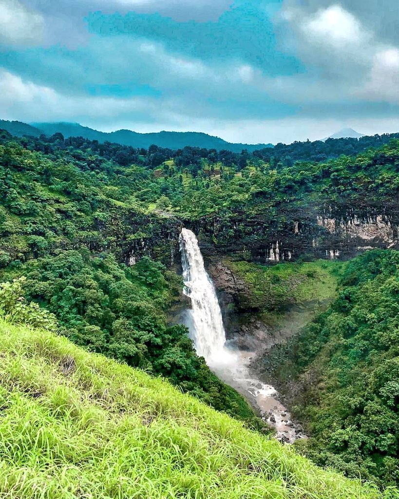 The beautiful capture of the Dugarwadi waterfalls and it's surroundings, about 30 km from Nashik! Another symbol of the beauty of the Sahyadris! Pic courtesy, Rohan! #travel #hills #landscape #photography @godbole_shilpa @docbhooshan @aparanjape @Mohansinha