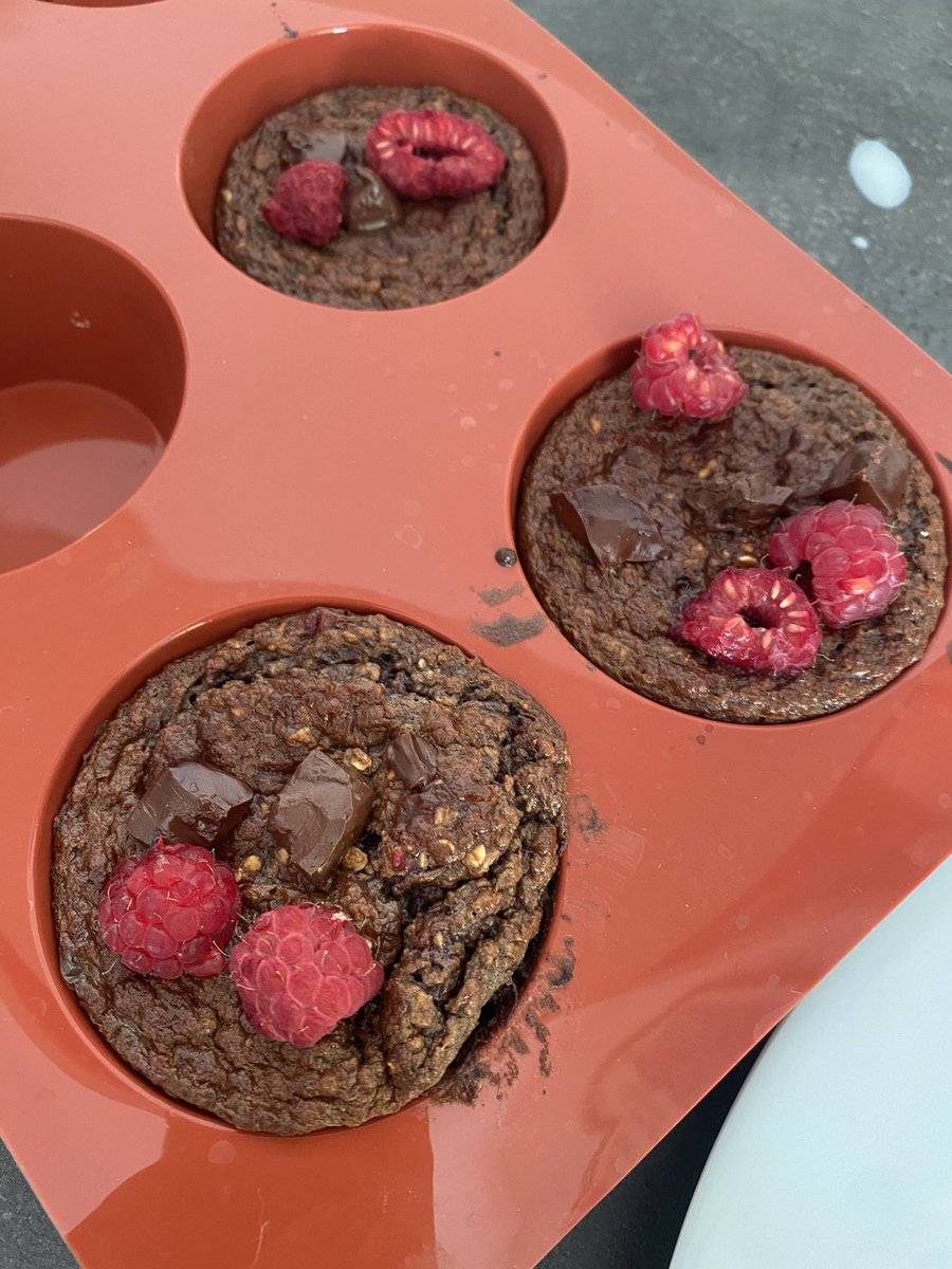 soymilkbea's tweet photo. i made some chocolate-raspberry low cal baked oats!!! https://t.co/qrm7SWVl2r