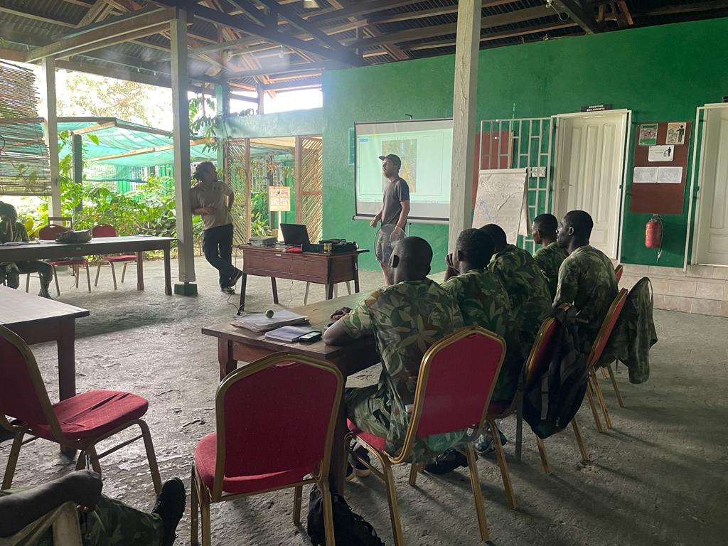TLS_TREES's tweet photo. .@kungphil and @iain_mcn presenting #ForestScan and #FODEX laser scanning work to ecoguardes at SEDAMM https://t.co/1llBnyaM6u
