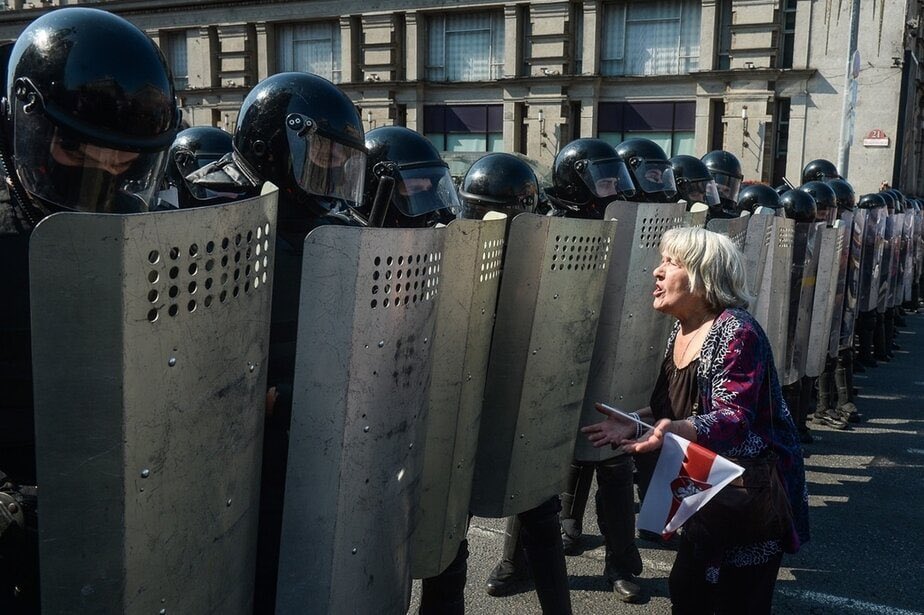 pressclubby's tweet photo. Some of the photos by Yauhen Yerchak, a photographer who was detained today in Minsk, #Belarus. They were taken during the protests in 2020. https://t.co/WF6tZvvigj