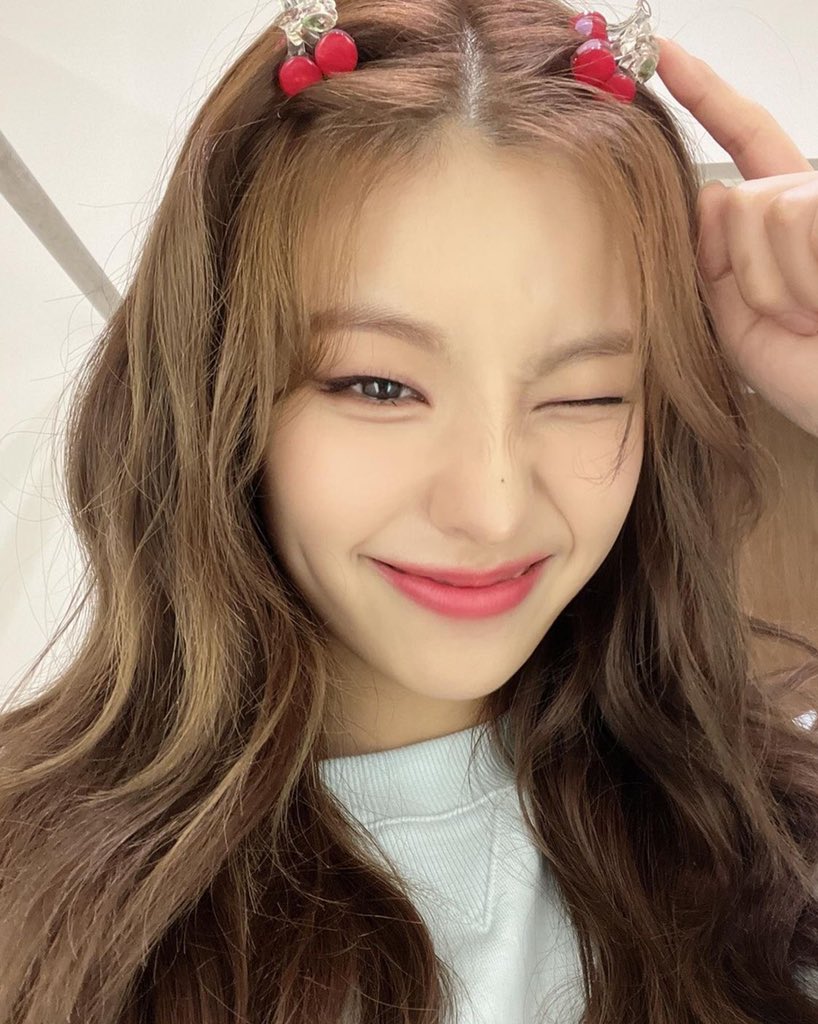 ny31dec's tweet photo. พี่น่านซื้อเชอร์รี่มาให้ 🍒 https://t.co/Yx9eoPuyM1