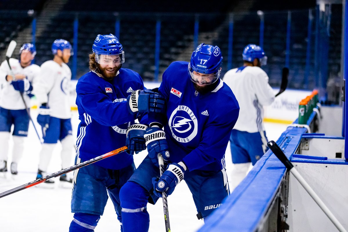 TBLightning's tweet photo. Important cinnamon roll content ‼️ https://t.co/YlfSGQVl8f