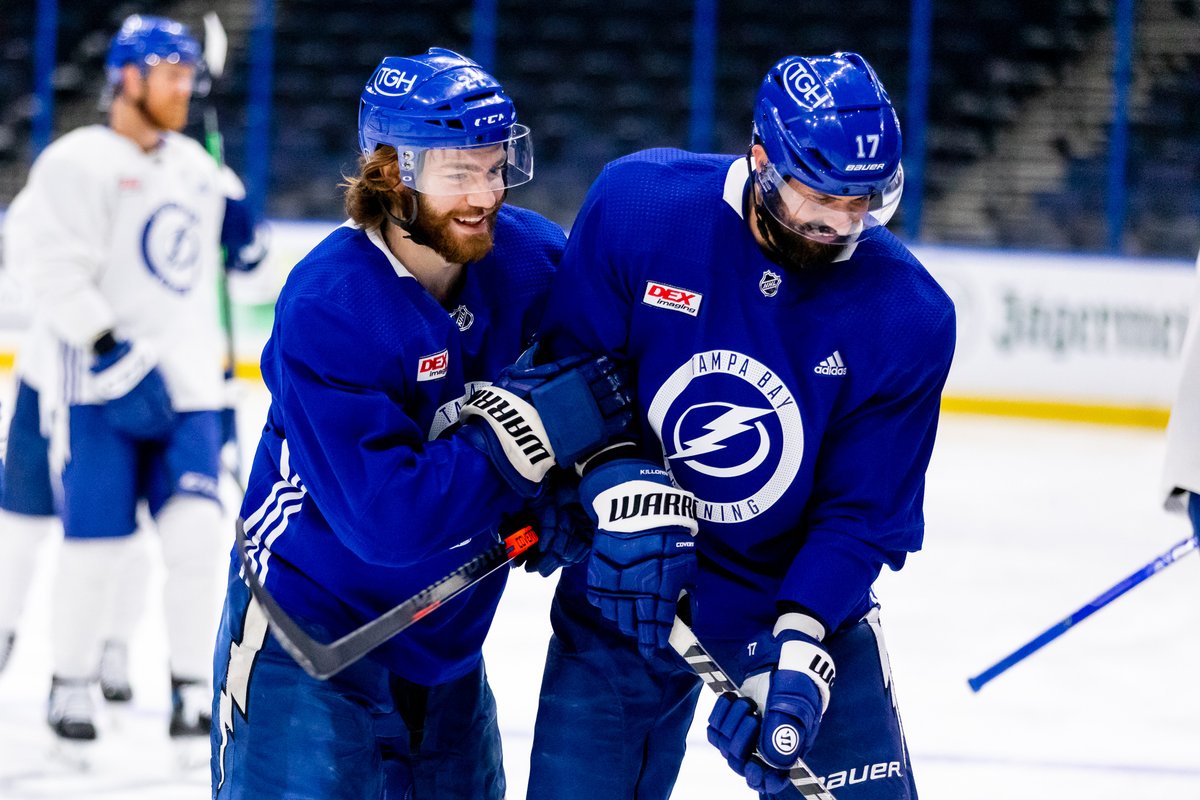 TBLightning's tweet photo. Important cinnamon roll content ‼️ https://t.co/YlfSGQVl8f