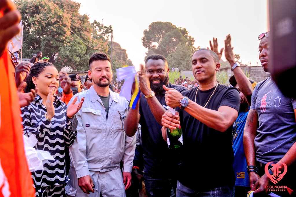 NembalembaJun's tweet photo. Le nouveau pont "Hon. Junior NEMBALEMBA 2"construit sur fonds propre de notre Fondation sur l'av Nsudi dans la commune de #Kimbaseke a été inauguré dim 12 juin. C'est le 2ème pont d'une série de 10 prévus qui contribuera à améliorer les conditions de mobilité de ces populations https://t.co/CPjfj5d9ru