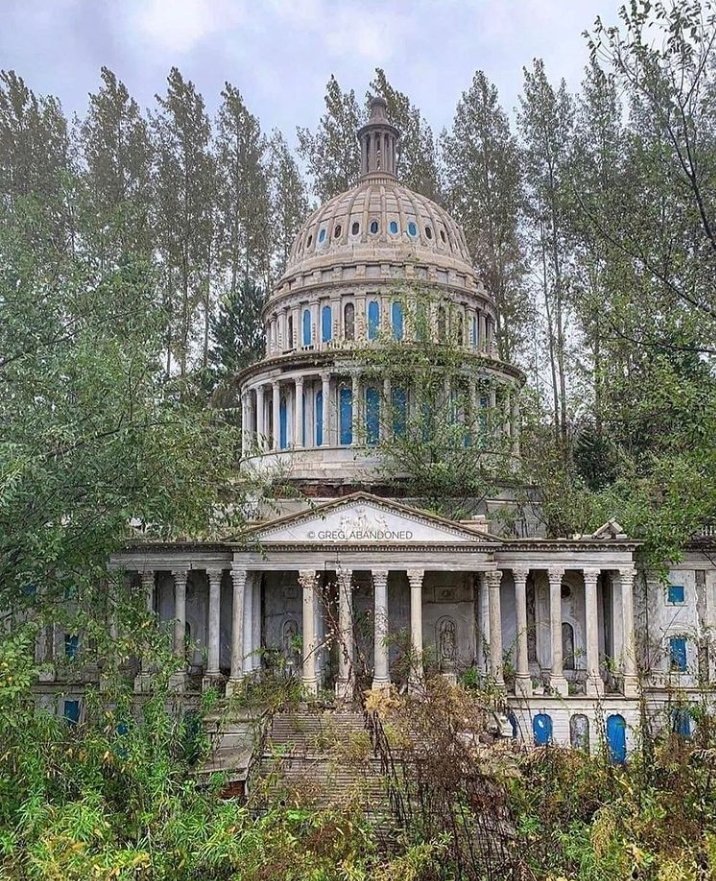 Kruell_Nation's tweet photo. This looks like a good place to spend the night.
#deserted #abandoned #probablyhaunted https://t.co/v6ffs88Qc1