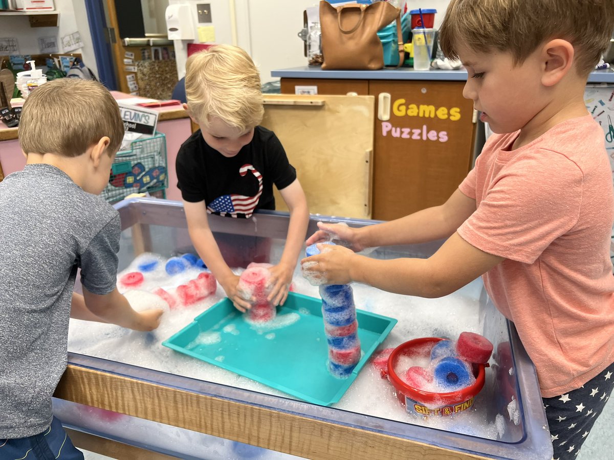 slevin_prek's tweet photo. Squeaky clean hands at the sensory table! 🫧 #fhleads #waterstudy https://t.co/ZaRvwWkkFF