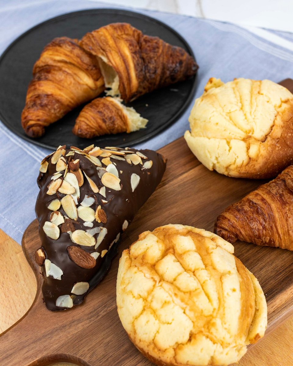 Here at BRUG Bakery, we have so many different varieties of breads and pastries that it might be hard to just choose one. Lucky for you, you don’t have to settle for just one pastry - get as many as your heart desires 🥐💖