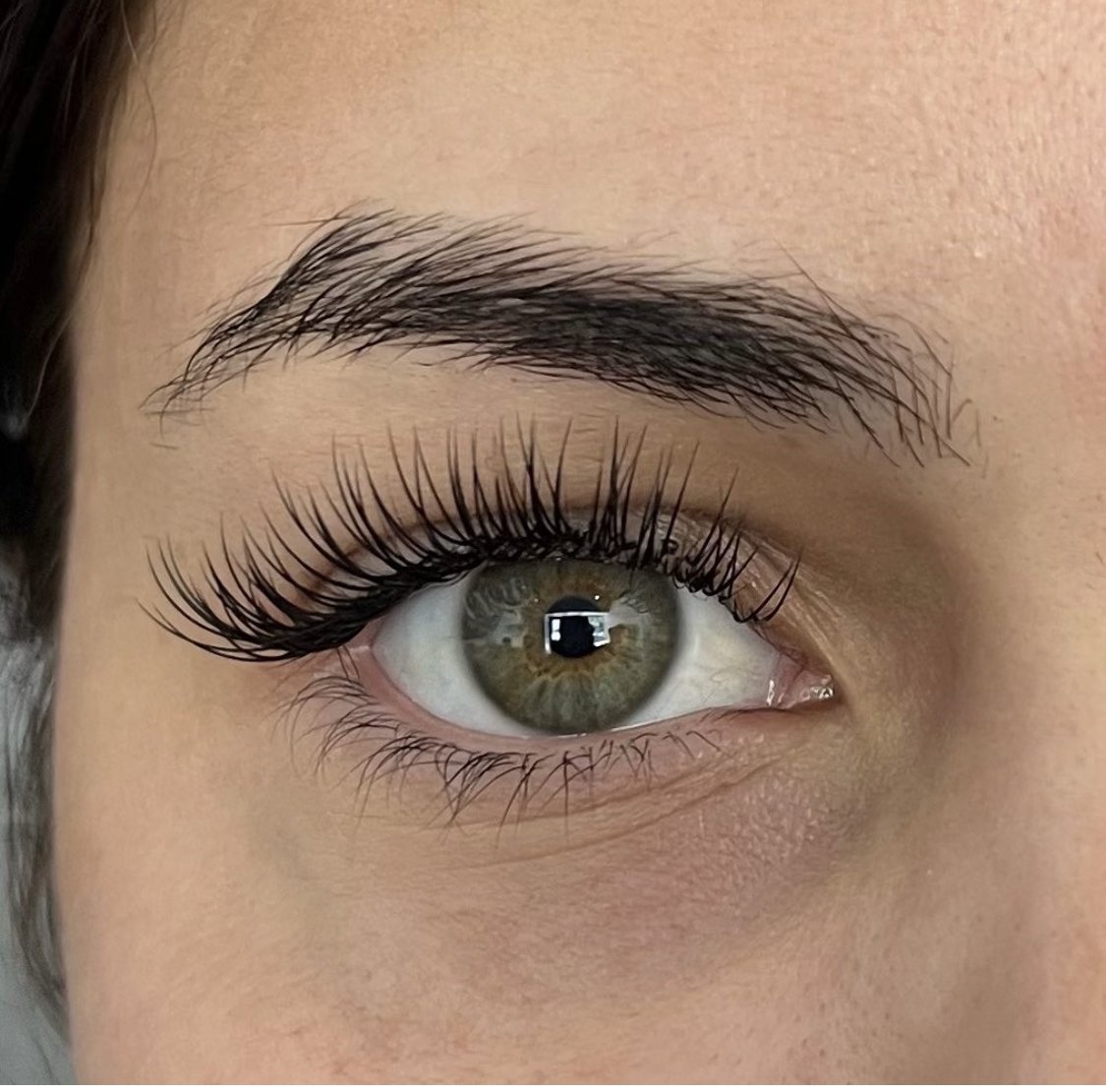 WaterStDallas's tweet photo. We’ve got our eyes focused on a great week ahead! A Classic Set of lashes from @flirtygirllascolinas gives a shot of summer glam 😍👁 Book your summer lash appointment this week at Water Street! #DallasLashes #IrvingLashes #MondayMotivation https://t.co/X005giJEuk
