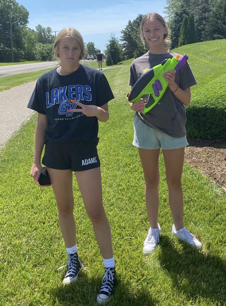 _squirtalert's tweet photo. peyton is out. watch out @S0AKINGSLUTS we are hungry for more🤤 (selena is wet from her own leakage) https://t.co/U8MZwUbtDw