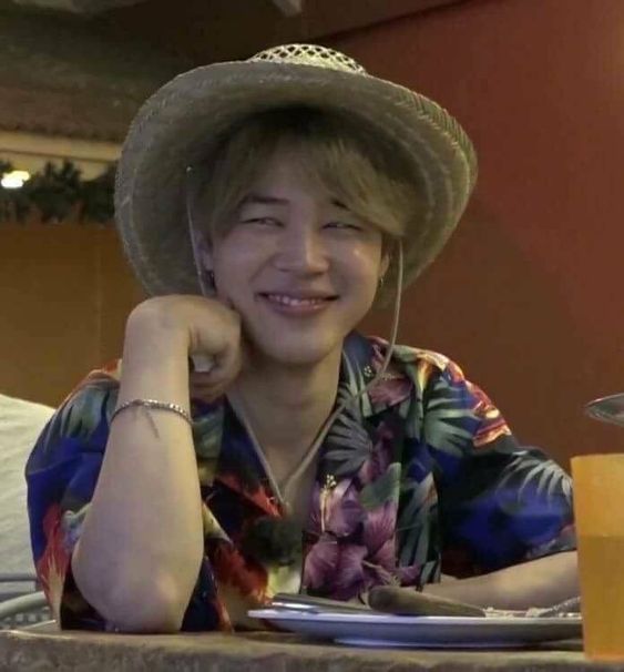 Yook62964200's tweet photo. @micki_btsarmy @00lz_magicshop @BTS_twt 10년을 wait, wait
We from the bottom
I caught you bae, bae
우린 좀 빠름

@Mahilshifana
@BTS_twt
@00lz_magicshop
#BTS9thAnniversary 
#9yearswithBTS 
#방탄소년단 
#BTS  
#00lz_magicshop https://t.co/dIVHJ19LyM