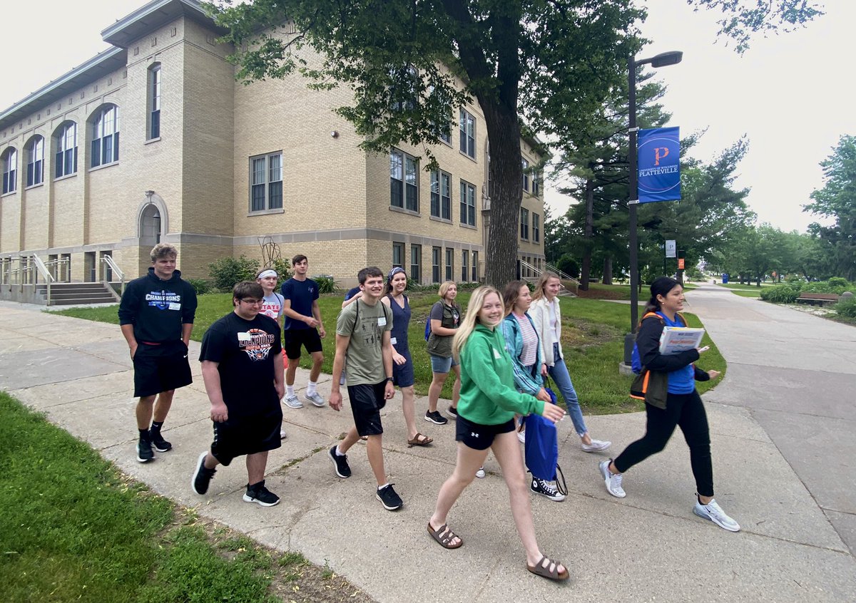uwplatteville's tweet photo. Let’s hear it for our Future Pioneers! 👏👏👏 So glad to see your smiling faces! 😍 Have a great week at your 2022 New Student Experience here on campus! 🧡💙 #uwplatteville https://t.co/QuxClsAvxD