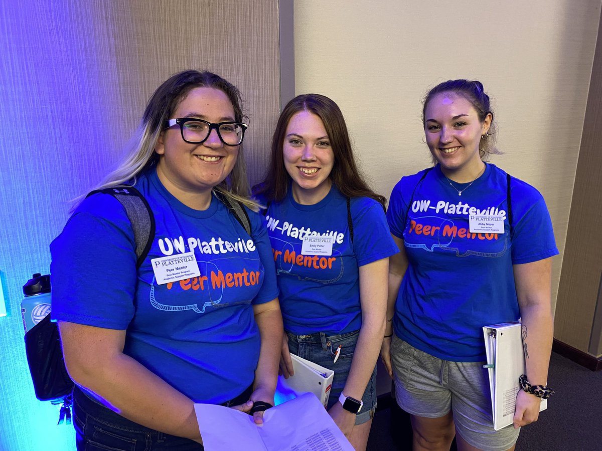 uwplatteville's tweet photo. Let’s hear it for our Future Pioneers! 👏👏👏 So glad to see your smiling faces! 😍 Have a great week at your 2022 New Student Experience here on campus! 🧡💙 #uwplatteville https://t.co/QuxClsAvxD