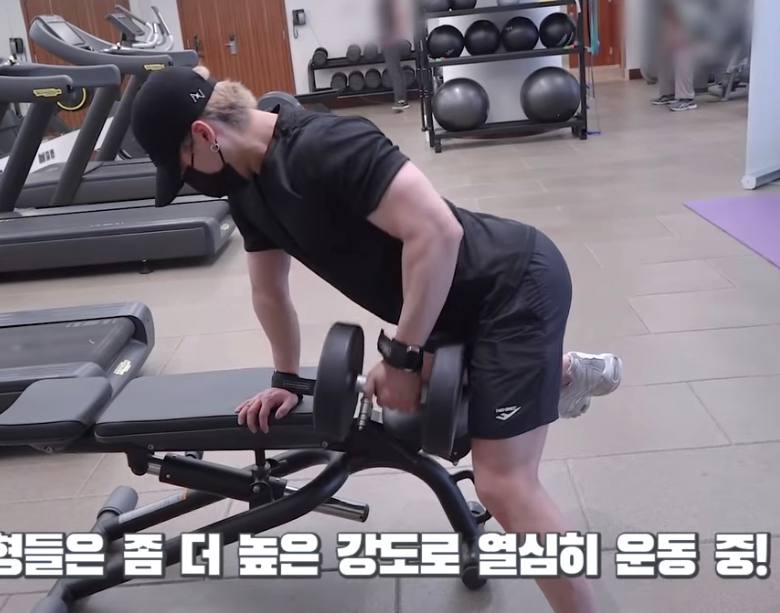 jiniret_skz_zoo's tweet photo. #Changbin decided to finish us off, he writes so nicely: “After looking at all your comments, I will try to broadcast from my training💪” Does he understand that there will be no survivors of #Stay after this broadcast? " @Stray_Kids #Changbingeniusrapper #Changbinbestsinger + https://t.co/1eYTASVrsB
