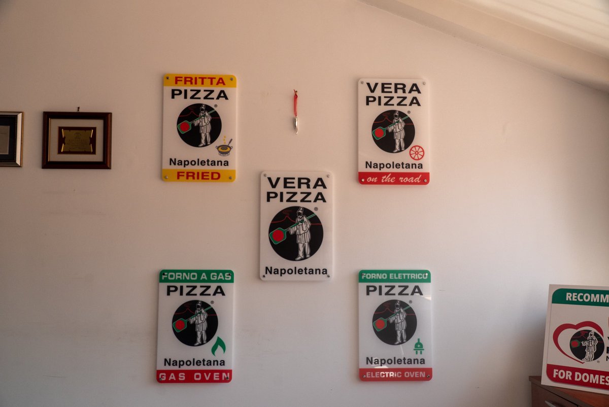 Dag 2: vandaag interviewden we Antonio Pace, de voorzitter van AVPN (Associazione Verace Pizza Napoletana). Hij vertelde ons over zijn heilige missie om de Napolitaanse pizza te beschermen. 🍕 #ODG2022Napoli <a href="/ArteveldeJOU/">Journalistiek Arteveldehogeschool</a>