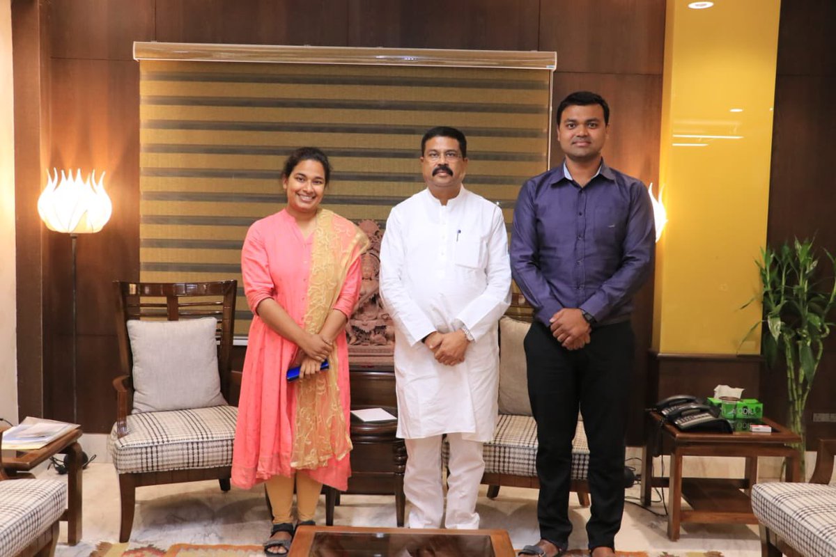 dpradhanbjp's tweet photo. Pleased to meet Ms. Swetapadma Pati and Mr. Jagdish Panigrahi from Odisha. 

They have set out on a noble mission to further the teachings of Sri Aurobindo and The Mother, especially in educational institutions across India. My best wishes to them in their endeavour. https://t.co/1O23p5449y