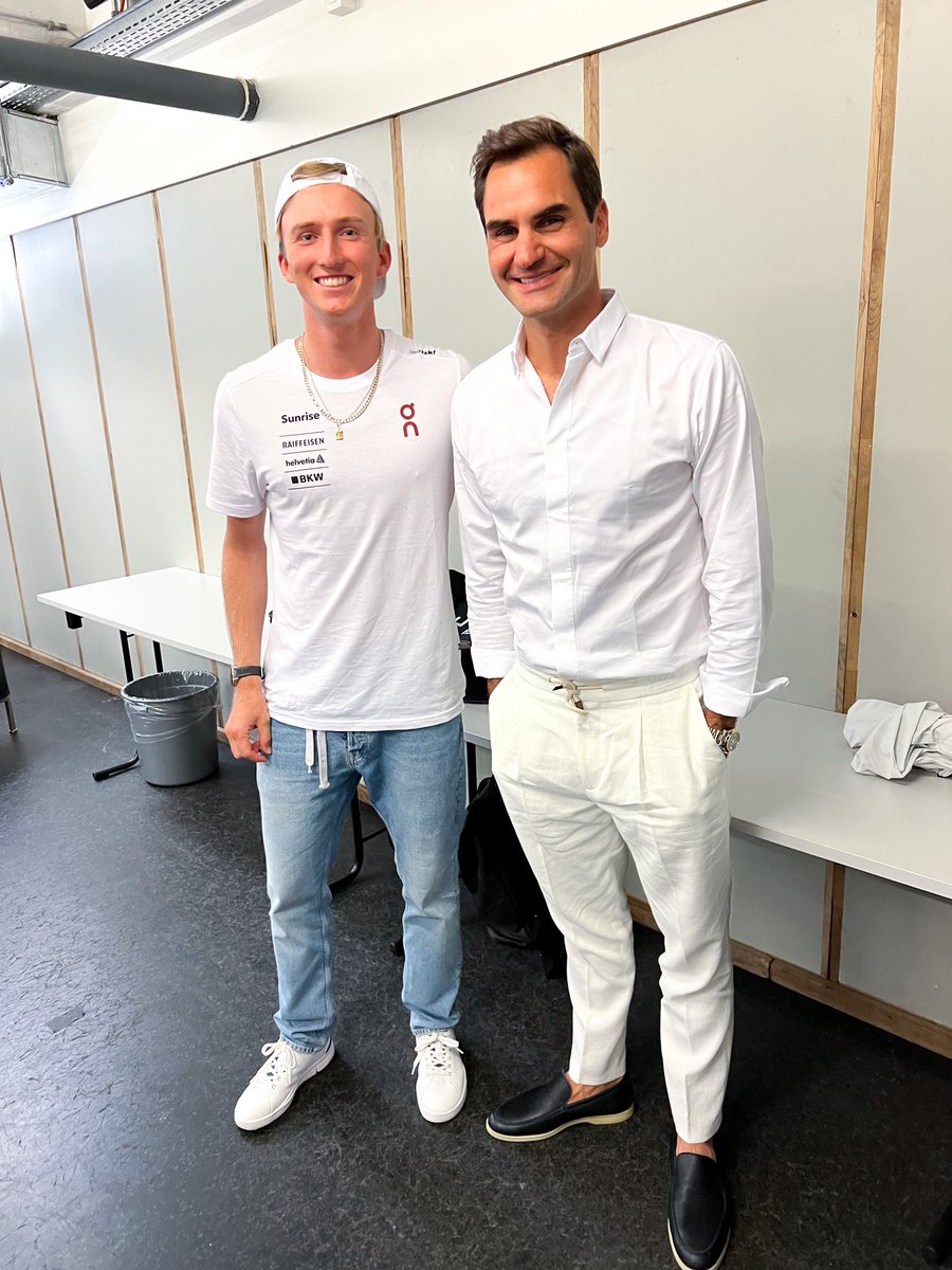 Wowww I just met @rogerfederer !😁
I had the chance to have a chat with him backstage! One of my top 5 inspirations in life, I wish him all the best for his comeback in october!💪💯🎾 

#Inspiration #RogerFederer #SwissPower  #DreamBigDoBig