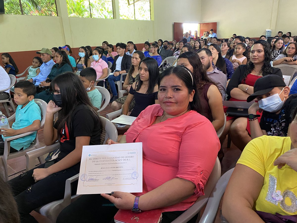 NoticieroTele's tweet photo. #NoticieroTeleMas 80 personas culminaron el pasado fin de semana el curso de Resposteria Gourmet el cual fue ejecutado por la municipalidad de Meanguera, #Morazán con la financiación de una entidad financiera. https://t.co/aTjJCV1299