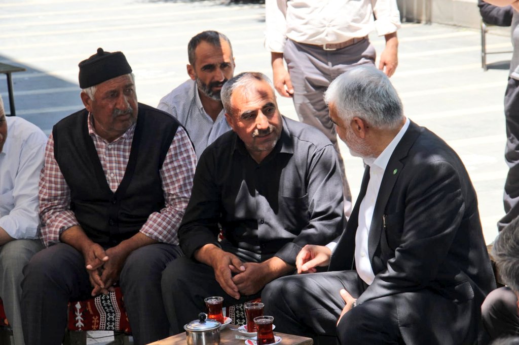Genel Başkanımız Sayın Zekeriya Yapıcıoğlu, Muş'ta esnaf ziyaretlerinin ardından vatandaşlarımızla bir araya gelerek sorun, sıkıntı ve taleplerini dinledi.