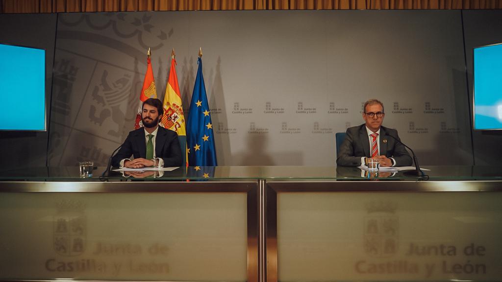 ‼ #URGENTE  

VOX consigue eliminar el 50% de las subvenciones a los sindicatos y la patronal en Castilla y León.

¡Más de 20 millones de euros de ahorro!

¡UGT y CCOO se os acabó la fiesta subvencionada aquí y pronto en Andalucía!

#VOXÚtil 💪🇪🇸