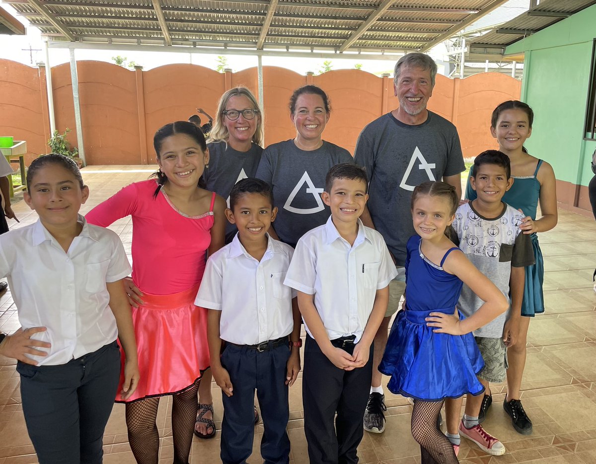 amy_boros's tweet photo. Visiting a school and interacting with the children in Costa Rica #fundforteachers #marthaholdenjennings https://t.co/Uon6D00tNu