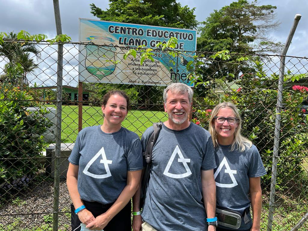 amy_boros's tweet photo. Visiting a school and interacting with the children in Costa Rica #fundforteachers #marthaholdenjennings https://t.co/Uon6D00tNu