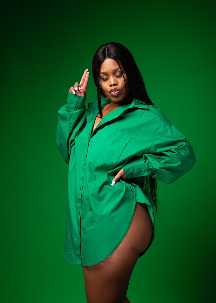 TW Pornstars - 2 pic. XOLI MFEKA🍑😈. Twitter. 💚. 5:00 PM - 13 Jun 2022