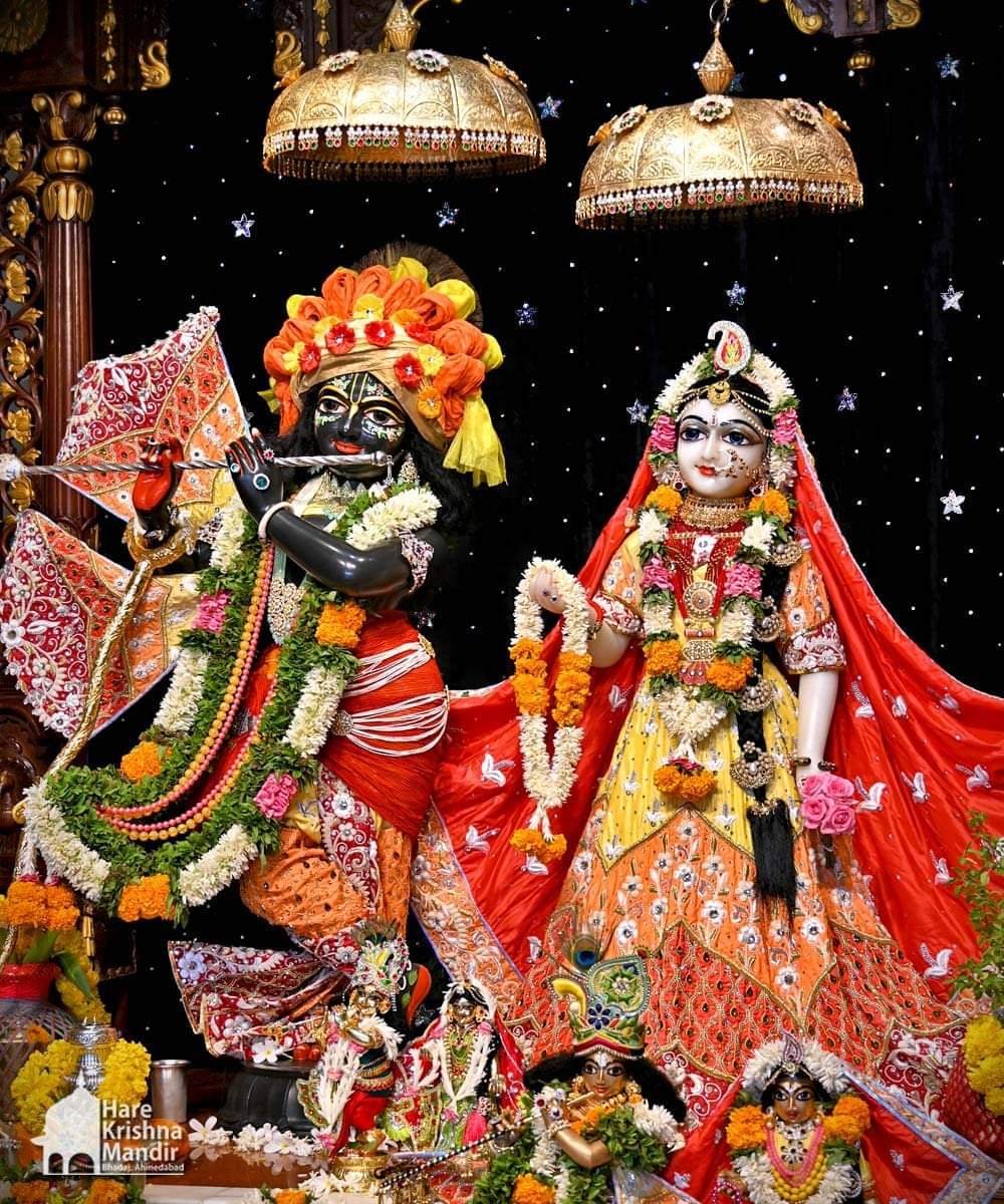 Anokhi_radha's tweet photo. दयालुता और कृपालुता श्रीकृष्ण और माता राधारानी का सहज स्वभाव है । https://t.co/6jnH9Uq3M4