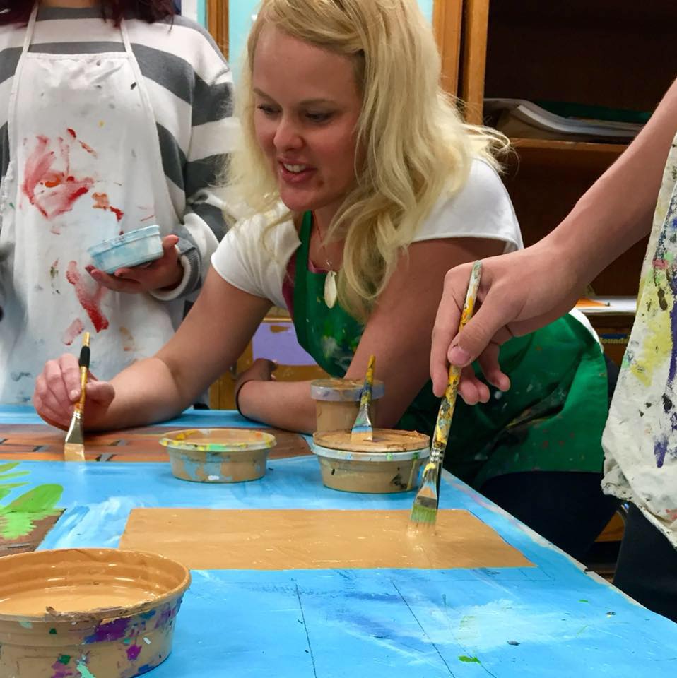 Congratulations to Elissa Cedarleaf Dahl from Justice Page Middle School on being named recipient of the Fulbright Distinguished Award in Teaching  to carry out research in Colombia! 

eca.state.gov/fulbright

#MPSProud