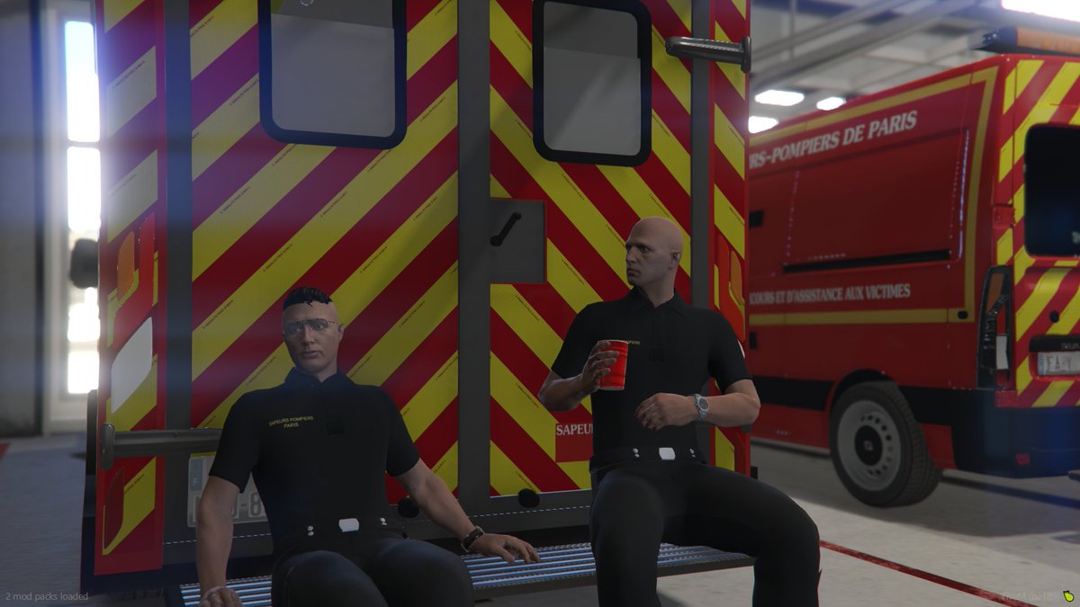 GrandParisRP's tweet photo. Venez rejoindre les pompiers de GrandParisRP ! 
https://t.co/01qHoMzuUm
#fivem #pompier #paris #GTA5 https://t.co/HRJrfUDdNP