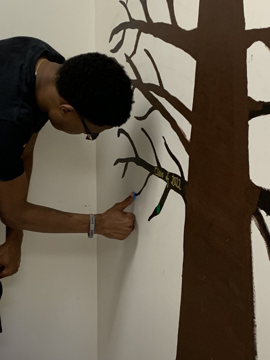 Seniors starting our graduation tree 🌳 <a href="/SweetHomeCSD/">Sweet Home Central School District</a> <a href="/MikeGinestre/">Mike Ginestre, Ed.D.</a> <a href="/SMJohnson1959/">Scott Johnson</a> <a href="/ScottWolf13/">Scott Wolf</a> <a href="/bigpiclearning/">Big Picture Learning</a> <a href="/PrincipalSHHS/">SHHS</a>