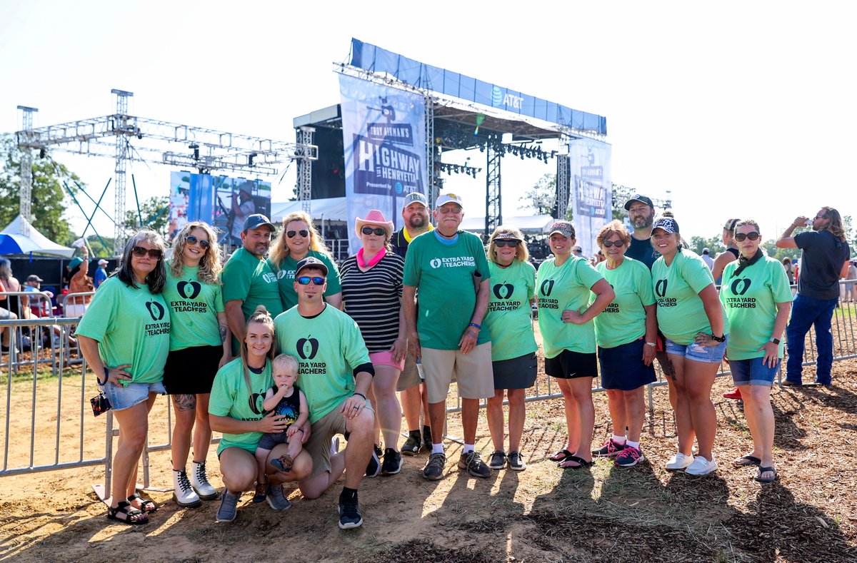 We 💚 being a part of <a href="/HWYtoHenryetta/">Highway to Henryetta</a> this past weekend by funding classroom resource projects for teachers in <a href="/TroyAikman/">Troy Aikman</a> hometown! We know the educators who attended enjoyed a well-deserved Saturday night out!  #GreatTeachersChangeLives #FootballCommunity #EYFTGive