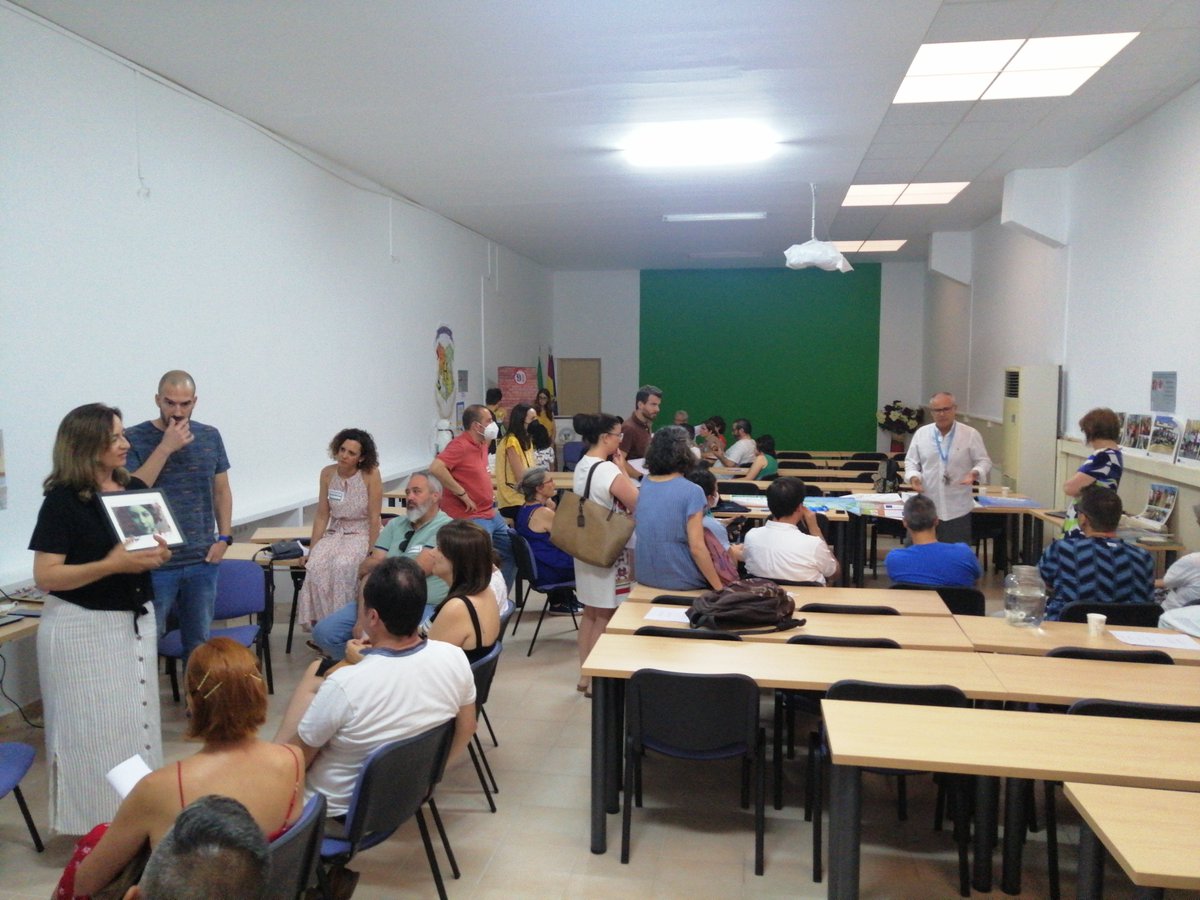 cprdemerida's tweet photo. 👍Segundo grupo de rotación, explicando buenas prácticas #JBPCPRMerida22, compartimos experiencias 💯👋 @UpeBadajoz @InnovacionForm https://t.co/OTNygCbW7Y