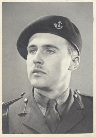 6thairborne's tweet photo. Lt. Geoffrey Victor Van Klaveren, 2nd Bn
(Airborne) Oxfordshire & Buckinghamshire Light Infantry
KIA 13th June 1944 aged 23 buried Ranville War Cemetery
"AT THE GOING DOWN OF THE SUN AND IN THE MORNING WE WILL REMEMBER THEM"
#DDAY78 #OpTonga https://t.co/f9VdSqLnj4