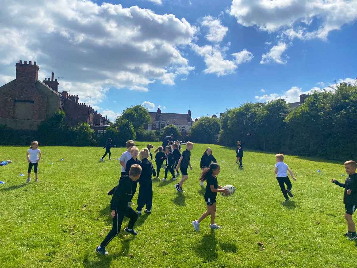 EPA_Y1_Y2's tweet photo. #EPAYear2 really enjoyed having @FCComFoundation come into school on Thursday to do some rugby themed games with them! #EPAPE @DeltaEstcourt https://t.co/bEHjuJFzky