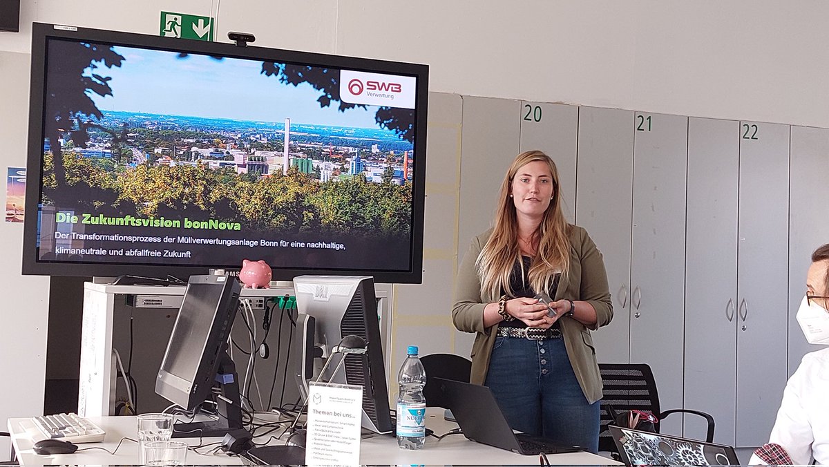 kleiner_Komet_'s tweet photo. Zweiter Vortrag bei der #SocialBsr von Saskia @mvabonn #BonNova
Wie soll es in den nächsten 30 Jahren weiter gehen?
MvA war mal modernste Anlage in Europa, da wollen sie wieder hin. https://t.co/3IXVqEinud