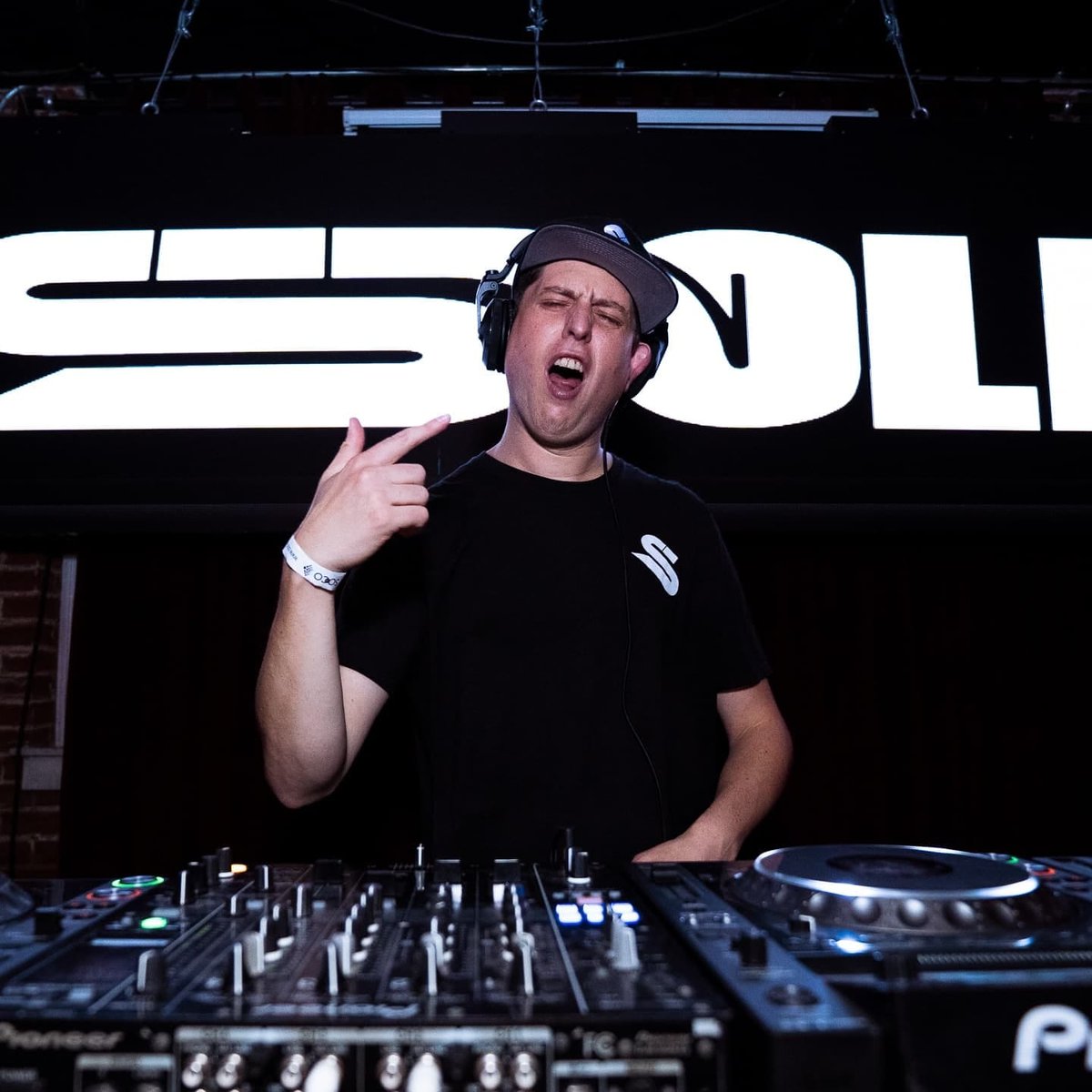 incursionrecs's tweet image. After a handful of successful releases with Incursion @soliusaofficial has become a regular face over here which is why we&apos;re excited that his track &apos;Funki Lines&apos; will be part of the Invasion Sound Vol. 9 compilation coming out this Friday 17th!

Presave: ffm.to/inc087