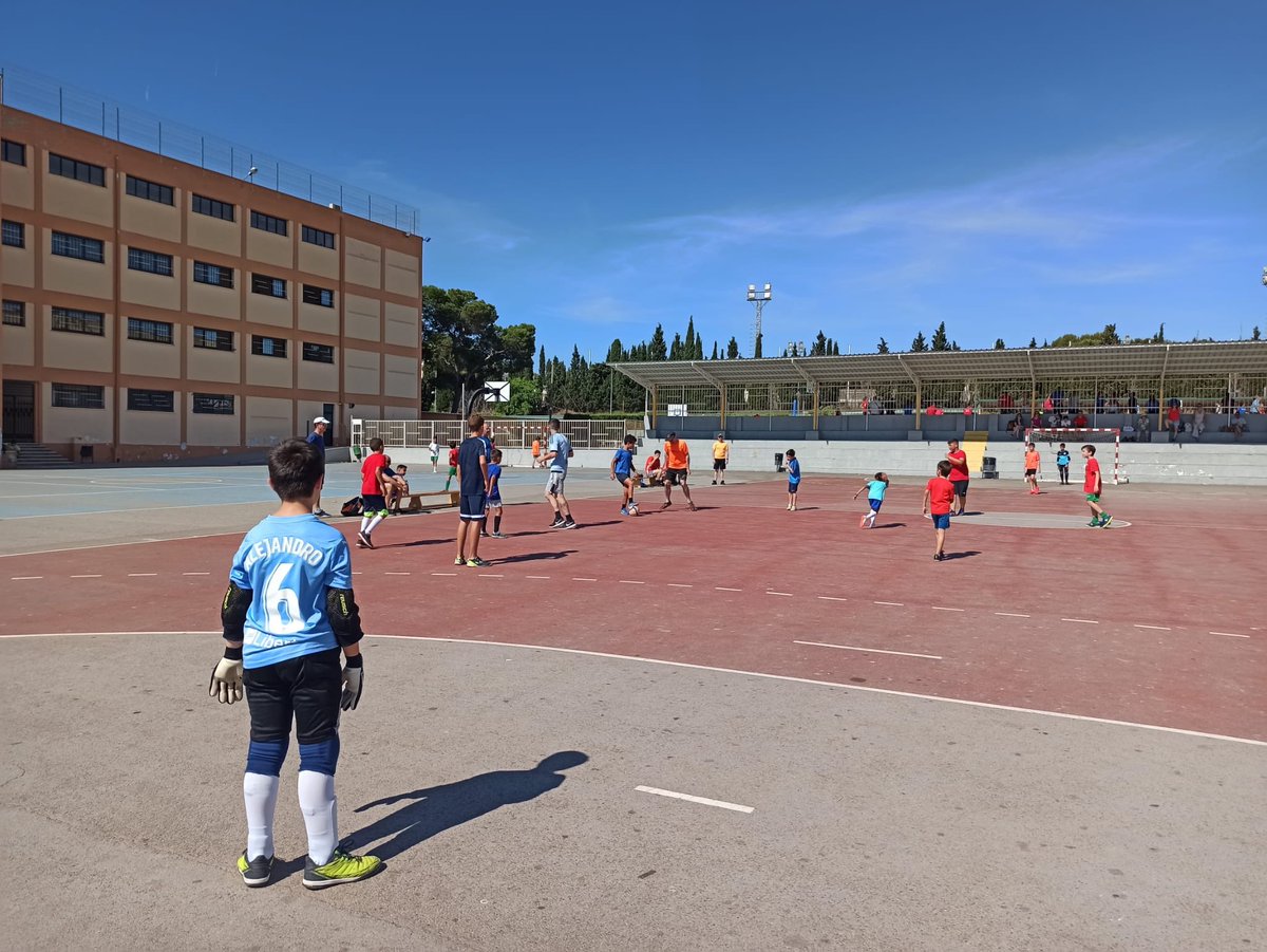 epla_godella's tweet photo. 🎉El sábado tuvo lugar la fiesta final de la SD

⚽️🏀Nuestros deportistas, junto con sus familias, fueron los protagonistas y disfrutaron de partidos  de sus deportes favoritos

👏🏻GRACIAS a todas las familias por el apoyo y ayuda mostrada durante la temporada

#hayunhermanoenmí https://t.co/xfEnpUCpGm