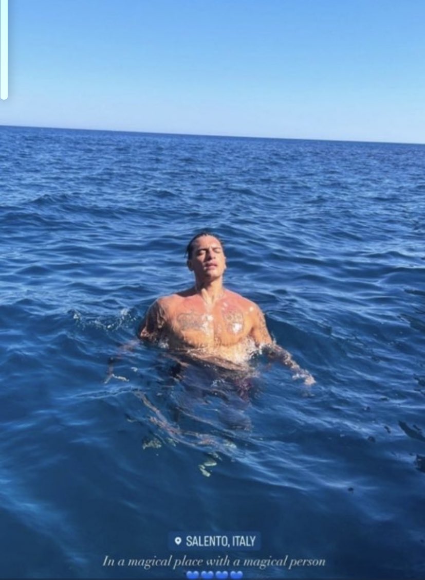 nicoleeeee_00's tweet photo. perché anche nelle piccole cose lo fa sempre sentire importante❤️‍🩹

#basciagoni https://t.co/z8vYf7YJki